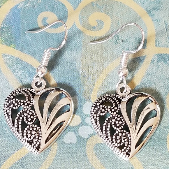 Jewelry - Heart cut out earrings